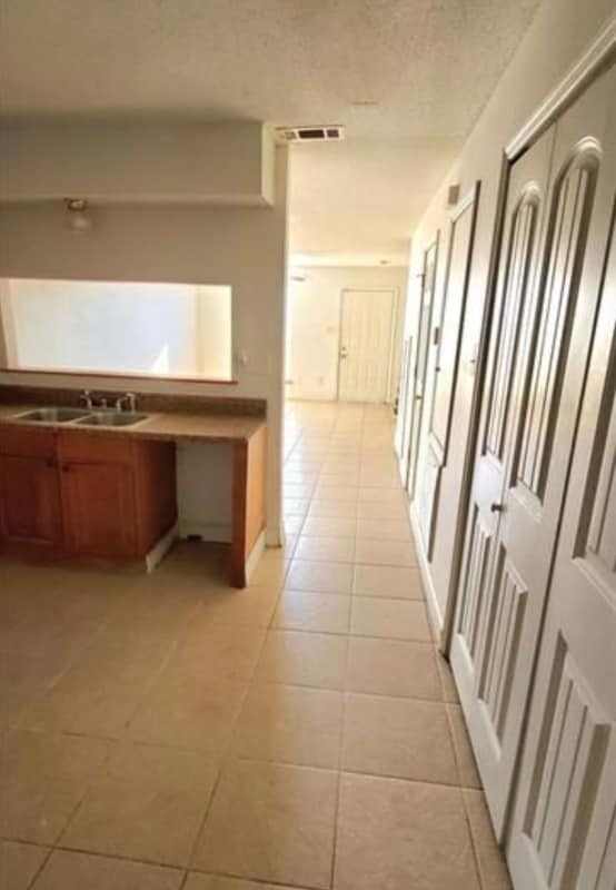 10821 Roger Dr in New Orleans, LA - Foto de edificio - Building Photo