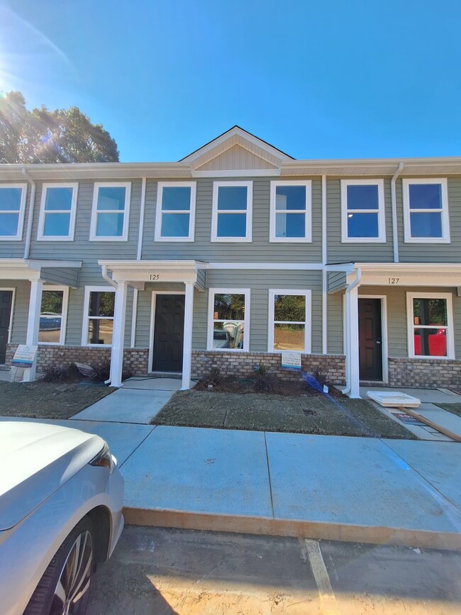 property at 125 Villa Ln