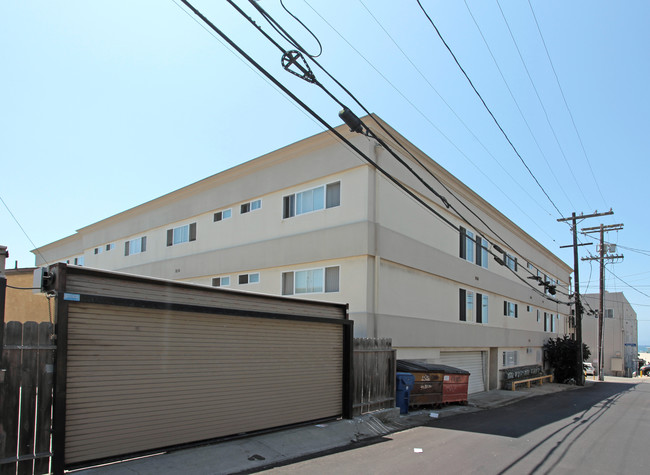 17-21 Thornton Ave in Venice, CA - Building Photo - Building Photo