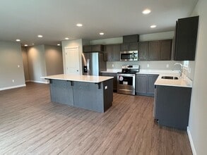 1153 S New Oak Ln in East Wenatchee, WA - Building Photo - Building Photo