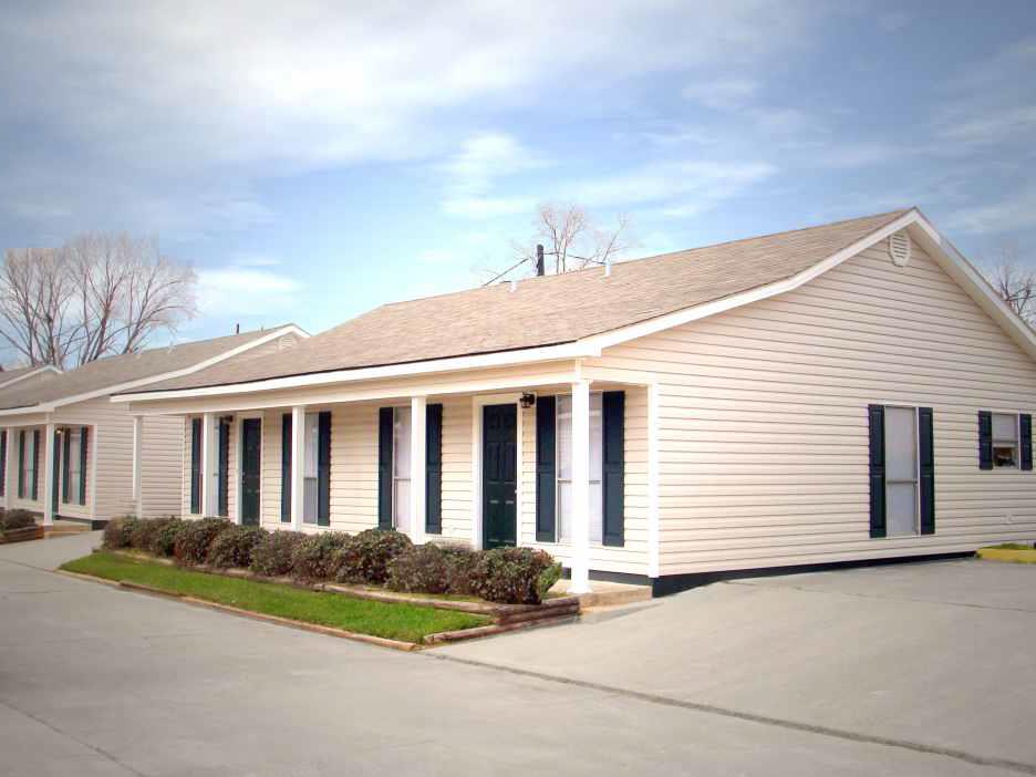 Berkshire Apartments in Alexandria, LA - Building Photo