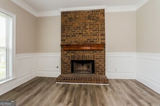 6364 Flat Rock Ln in Atlanta, GA - Foto de edificio - Building Photo