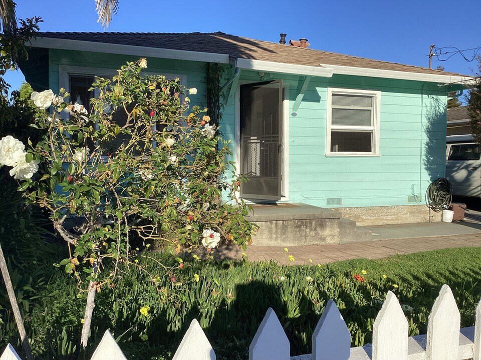 416 Bellevue St in Santa Cruz, CA - Building Photo