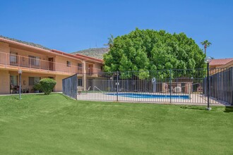 Whispering Willows Apartments in Phoenix, AZ - Foto de edificio - Interior Photo