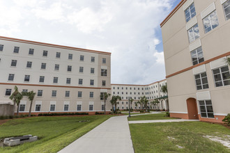 FGCU South Housing - Biscayne Hall in Ft. Myers, FL - Building Photo - Building Photo