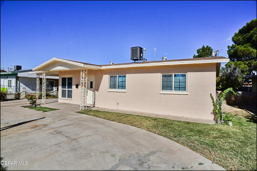 5917 Brazos Ave in El Paso, TX - Building Photo