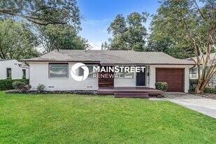 10130 Eastwood Dr in Dallas, TX - Building Photo