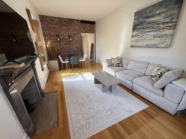 161 Commonwealth Ave, Unit 411 in Boston, MA - Foto de edificio - Building Photo