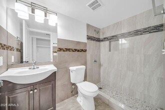 2701 E Tierra Buena Ln in Phoenix, AZ - Building Photo - Building Photo