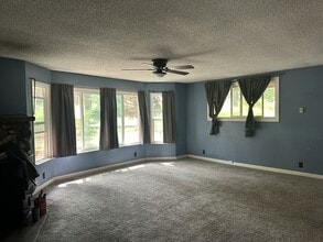 49801 Canoga Dr in Oakhurst, CA - Building Photo - Building Photo