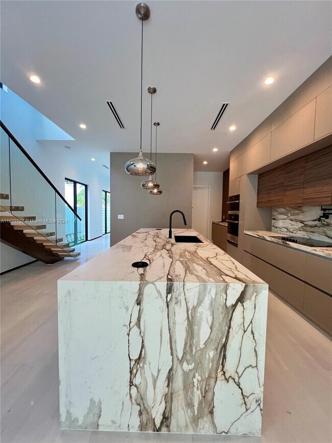 1215 NE 11th Ave in Fort Lauderdale, FL - Building Photo - Building Photo