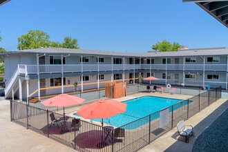 Sunrise Apartments in Roseville, CA - Foto de edificio - Building Photo