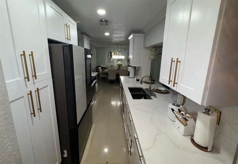 6704 Inwood in North Lauderdale, FL - Building Photo