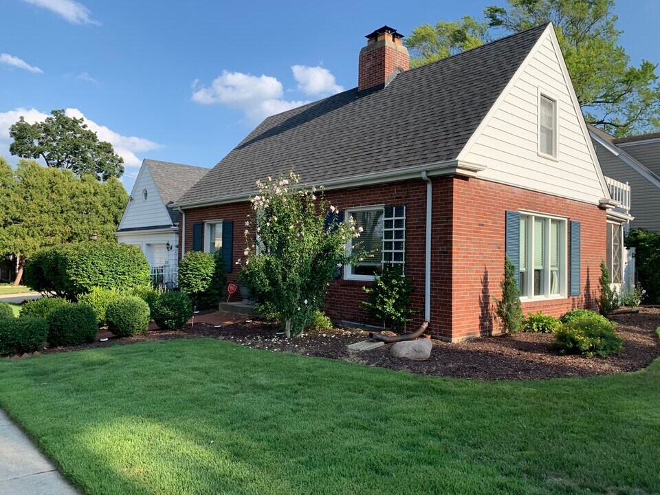 1155 E Walnut Ave in Des Plaines, IL - Building Photo