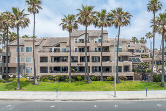 Pier House in Huntington Beach, CA - Building Photo - Building Photo