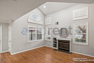 6344 Holly Gillingham Ln in San Jose, CA - Building Photo - Building Photo