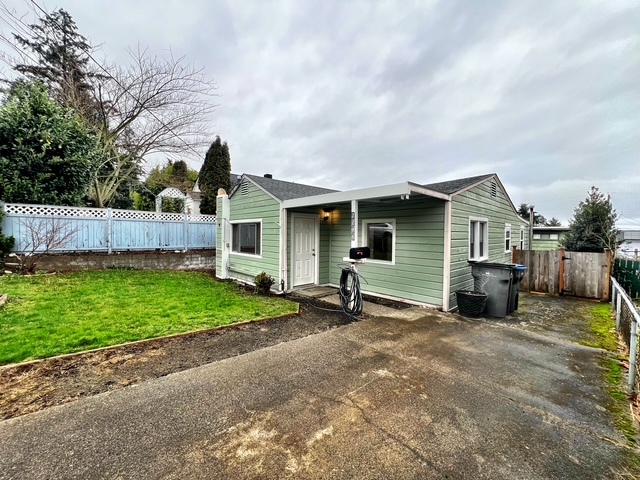 2208 Trenton Ave in Bremerton, WA - Building Photo