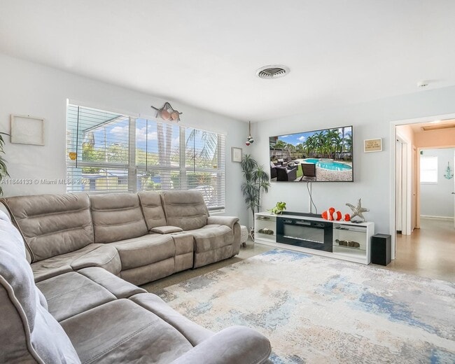 1906 N 31st Ave in Hollywood, FL - Building Photo - Building Photo