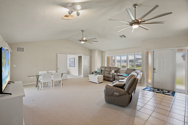 874 Magnolia Ct in Marco Island, FL - Foto de edificio - Building Photo