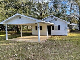 400 Hall Ave in Bay Minette, AL - Building Photo