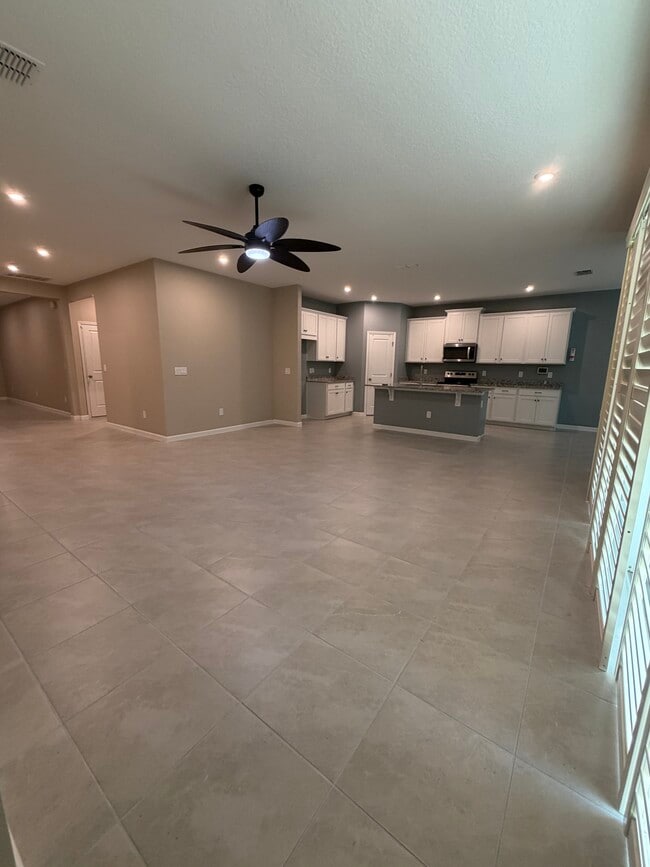 882 Asterfield Ln in DeLand, FL - Building Photo - Building Photo