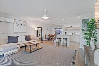 300 SW 23rd St in Fort Lauderdale, FL - Building Photo - Building Photo