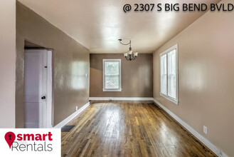 2307 S Big Bend Blvd in Maplewood, MO - Building Photo - Building Photo