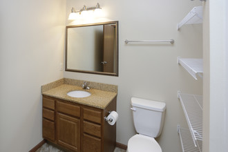 Paramount Estates 1 in Aberdeen, SD - Building Photo - Interior Photo