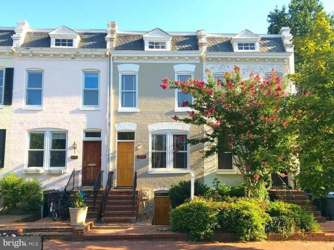 property at 3254 Q St NW