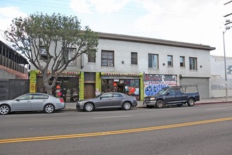 2906 S San Pedro St in Los Angeles, CA - Building Photo - Building Photo