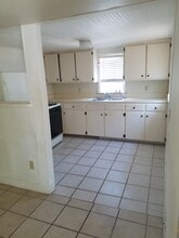 1109 W 4th St in Taylor, TX - Building Photo - Building Photo