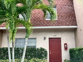 1303 Partridge Close in Pompano Beach, FL - Building Photo