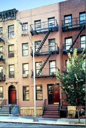 352 E 51st St in New York, NY - Building Photo