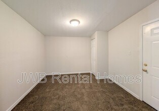 2710 Rogero Rd in Jacksonville, FL - Building Photo - Building Photo