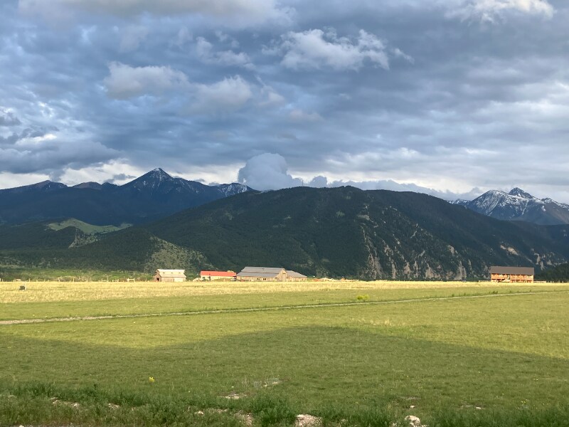 106 Buffalo Trail Rd in Livingston, MT - Building Photo