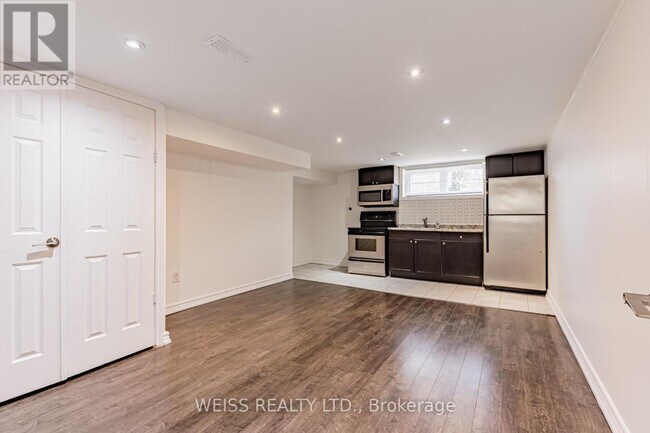 3 Acton Ave in Toronto, ON - Building Photo - Building Photo