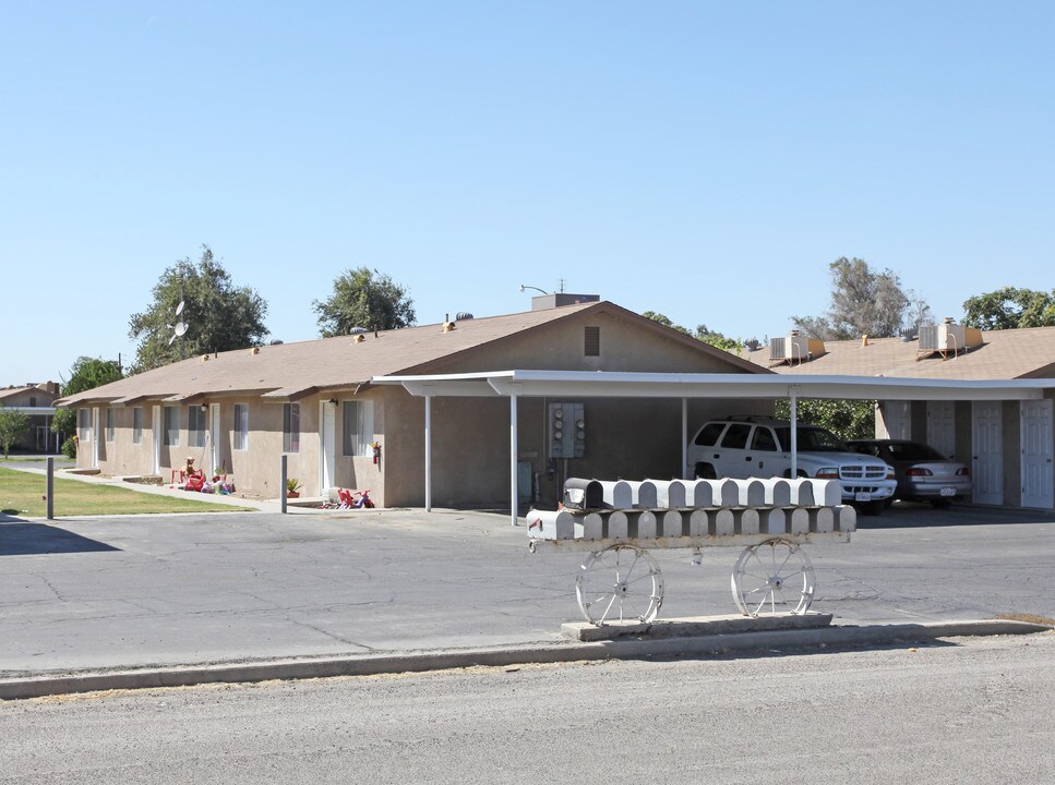 7416 Road 7 in Firebaugh, CA - Building Photo