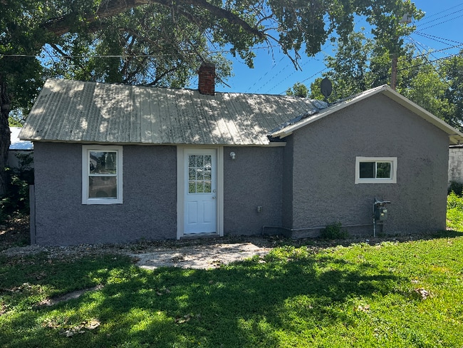 property at 815 N Bailey St