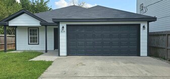 834 Elkhart St in Houston, TX - Building Photo