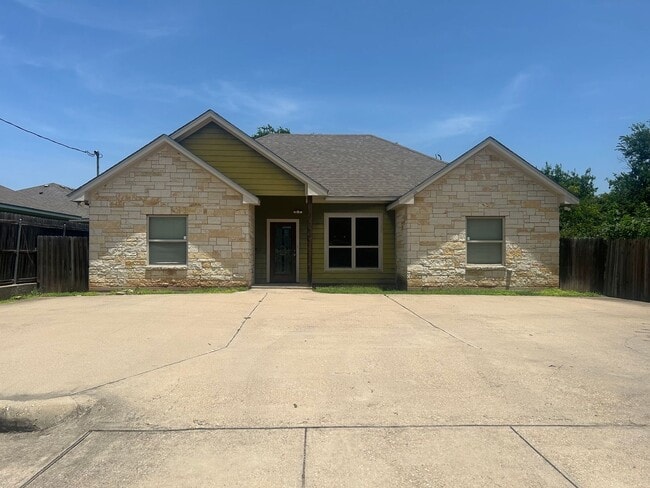 property at 2710 S 4th St
