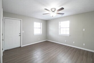 11-411 Thompsonville Ln in Oak Grove, KY - Building Photo - Building Photo