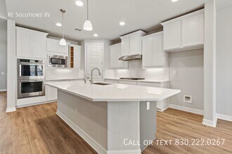29003 Throssel Ln in San Antonio, TX - Building Photo - Building Photo