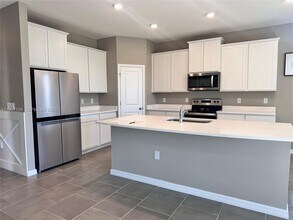 5367 Oxford Gray Rd in Zephyrhills, FL - Building Photo - Building Photo