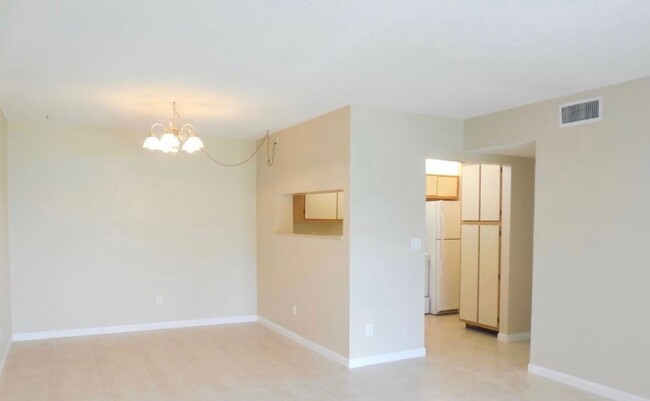 8209 Sun Spring Cir in Orlando, FL - Foto de edificio - Building Photo
