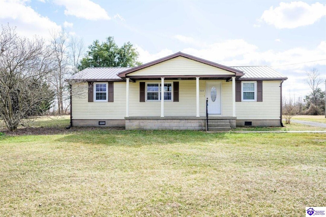 1923 Cecilia Smiths Mill Rd in Cecilia, KY - Building Photo