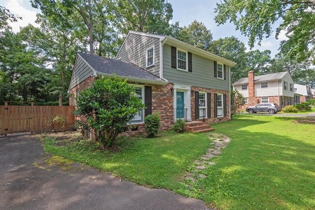 1041 Warminster Dr in Midlothian, VA - Building Photo - Building Photo