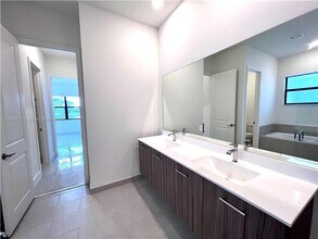 17406 SW 41st St in Miramar, FL - Building Photo - Building Photo