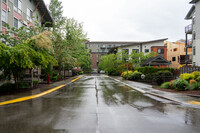 10500 - 10630 221St Ln Ne in Redmond, WA - Foto de edificio - Building Photo