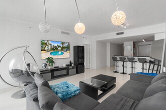 244 Biscayne Blvd, Unit 2306 in Miami, FL - Building Photo - Building Photo