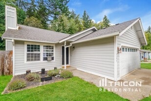 16306 118th Ave Ct E in Puyallup, WA - Building Photo